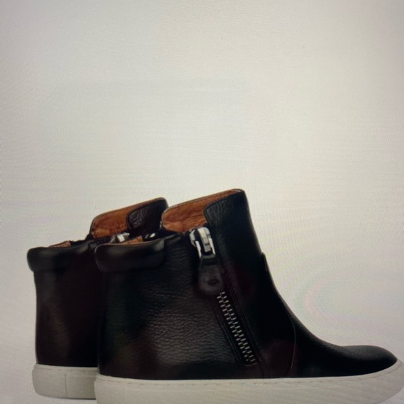 gentle souls Shoes - NWT Gentle Souls Carter sneakers